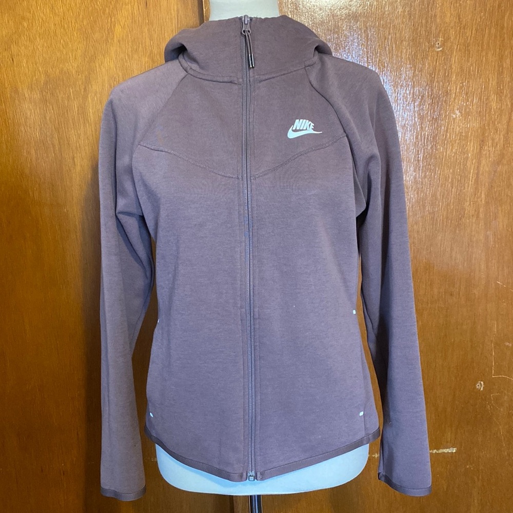 Nike Tech Set - Picture 3 of 7